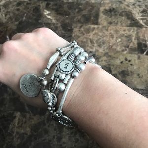 Lia Sophia “menagerie” stretch Charm Bracelet